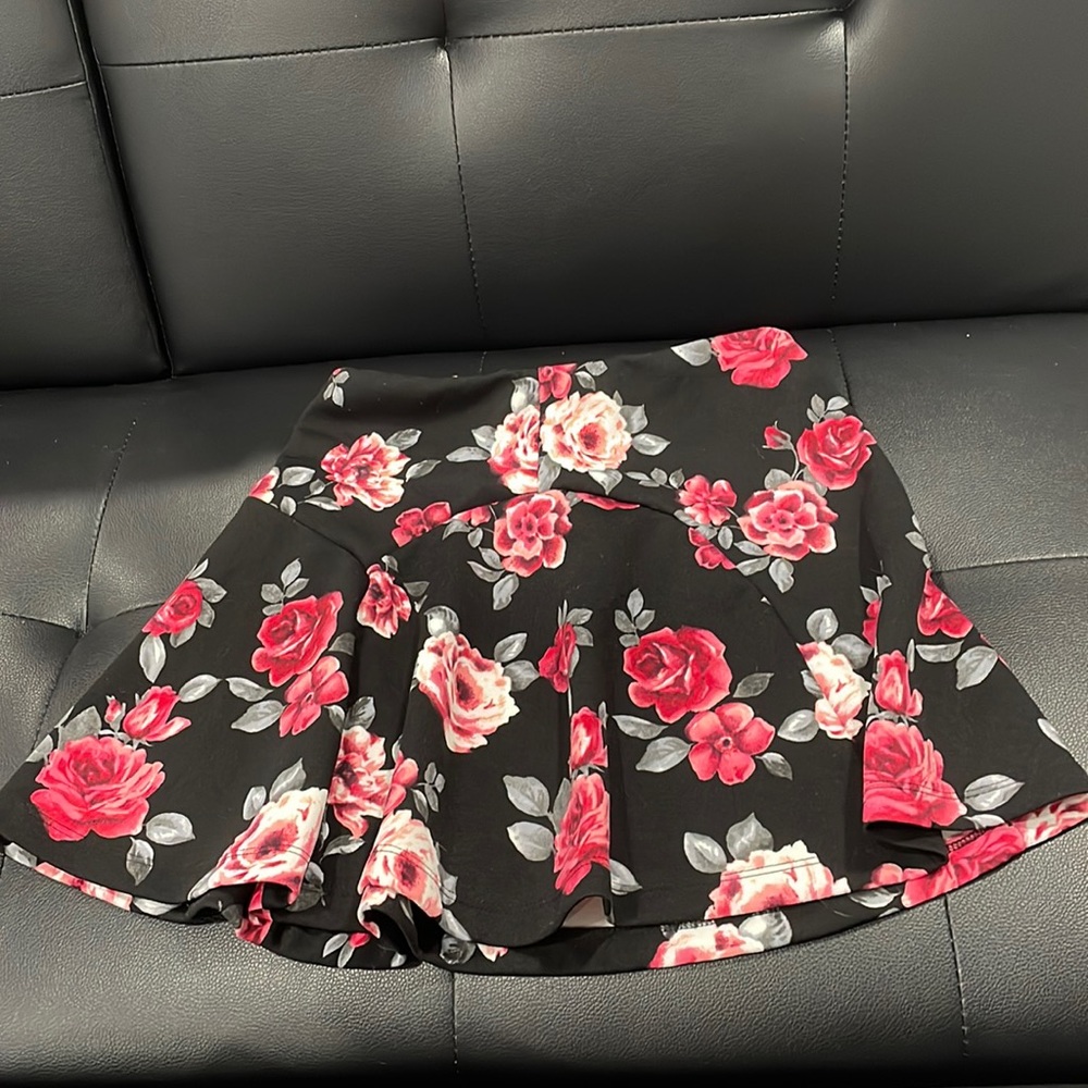 Black and red/pink floral skirt; brand: XXI; size xs; undershorts not present